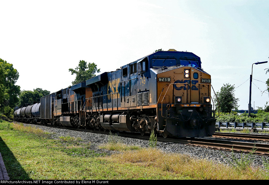 CSX 749 on B-776